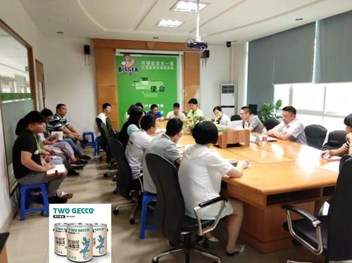 兩只壁琥水性漆完成水性涂料類開發認證審核2
